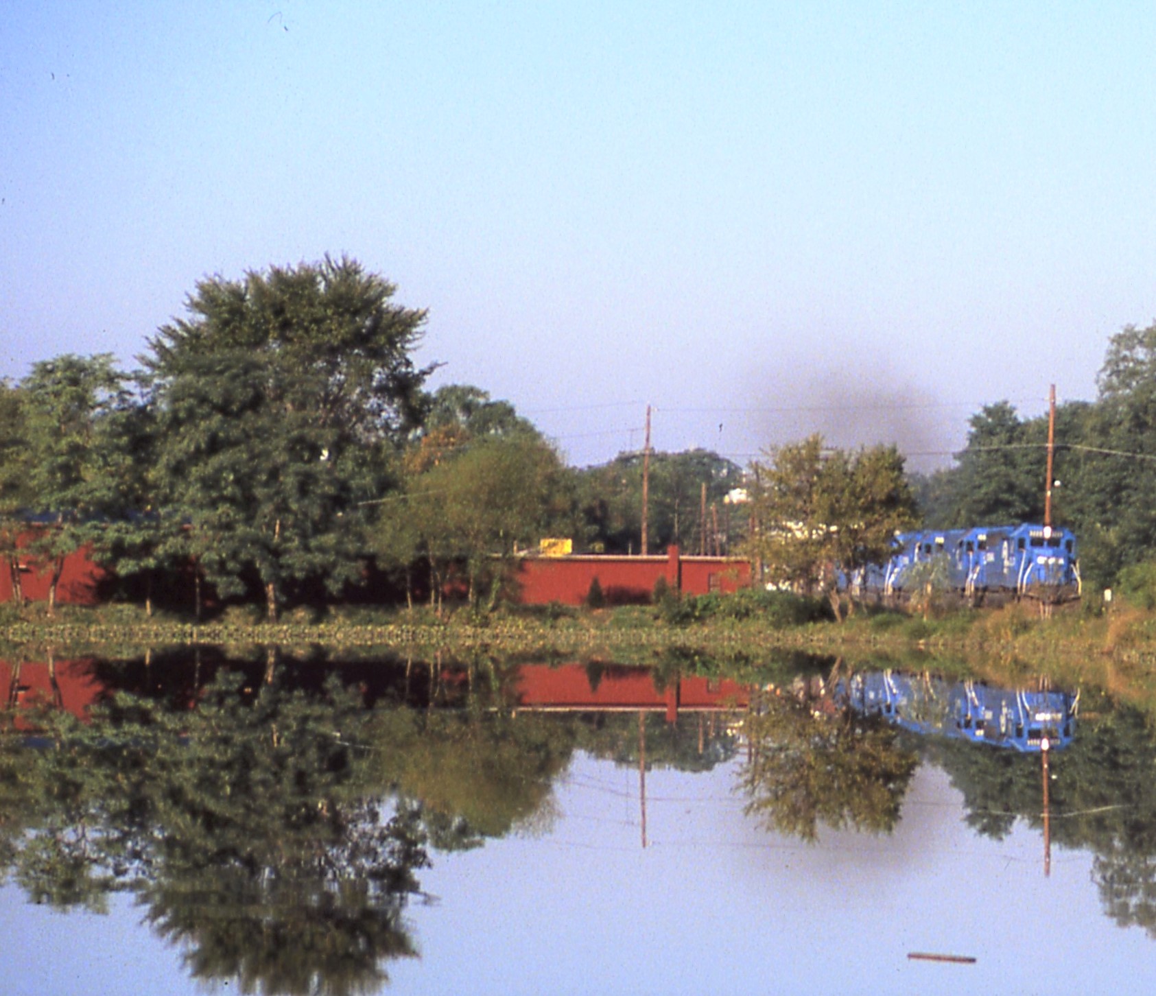 CR freight at New Market Road, Piscataway, NJ 9/29/85 Conrail Photo Archive